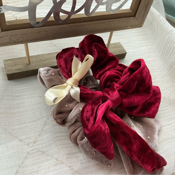 Velvet Hair Bows in Red and Gray - Picture 3 of 3